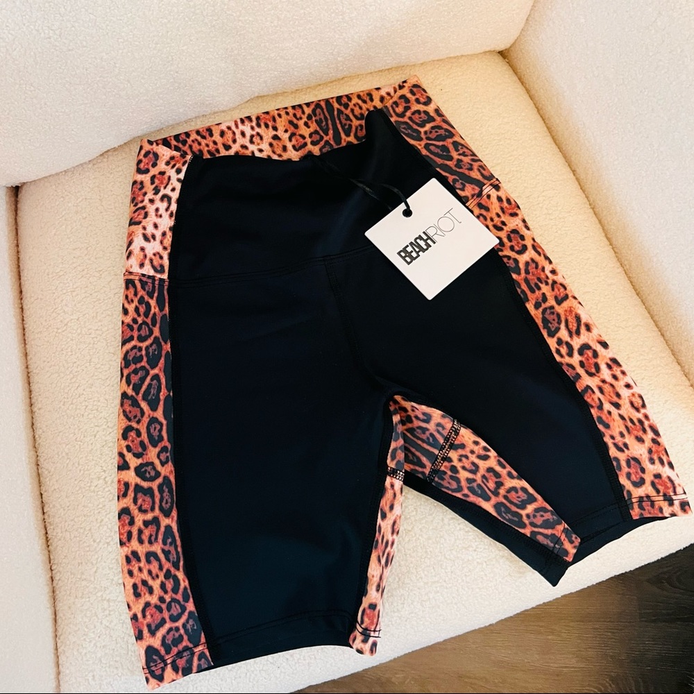 NWT-Beach riot black/leopard biker shorts💛